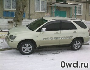 Битый автомобиль Toyota Harrier