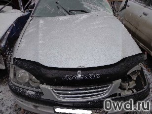 Битый автомобиль Toyota Avensis